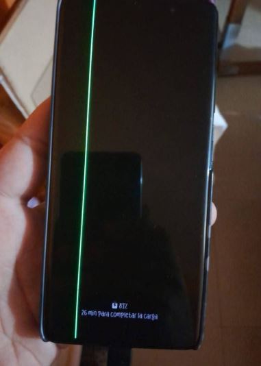 Línea verde en la pantalla del celular Samsung