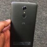 Mi celular ZTE no prende pero sí carga